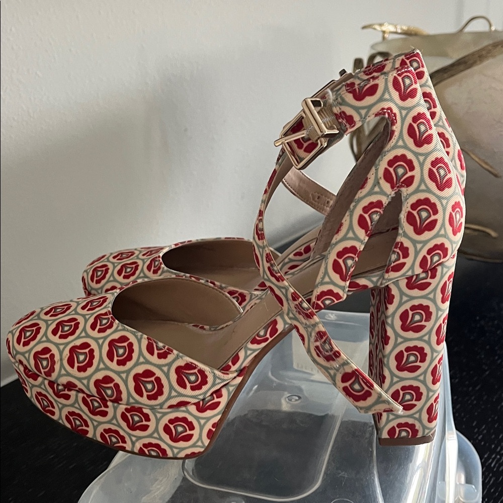 Chic Patterned Women's Platform Heels - Picture 3 of 5